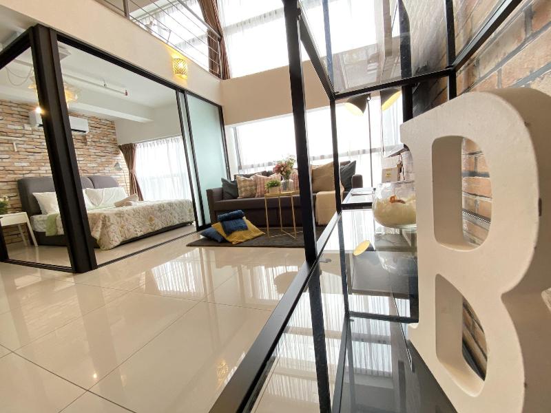Chrisenbel Suites Pinnacle Pj image