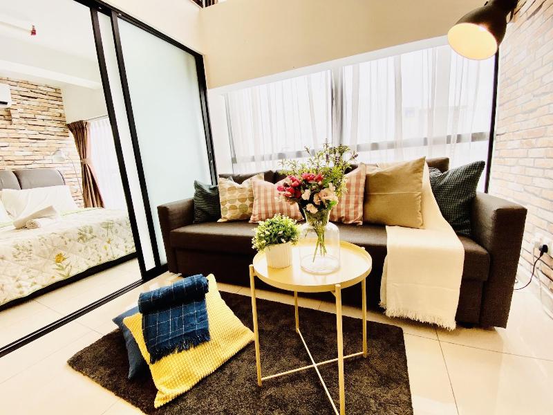 Chrisenbel Suites Pinnacle Pj image