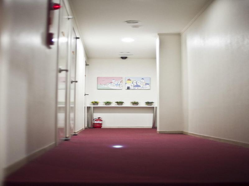 Ari House image