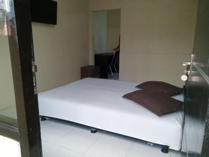 RedDoorz near Danurejan Malioboro image