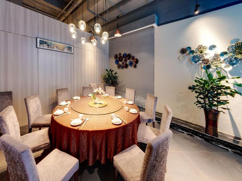 W Kardon Hotel image
