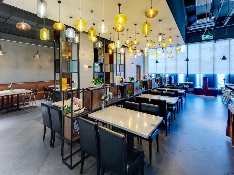 W Kardon Hotel image