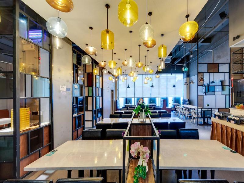 W Kardon Hotel image