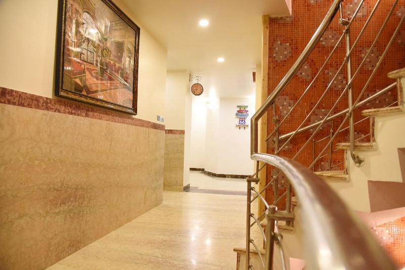 Atlanta At New Delhi Train Station image