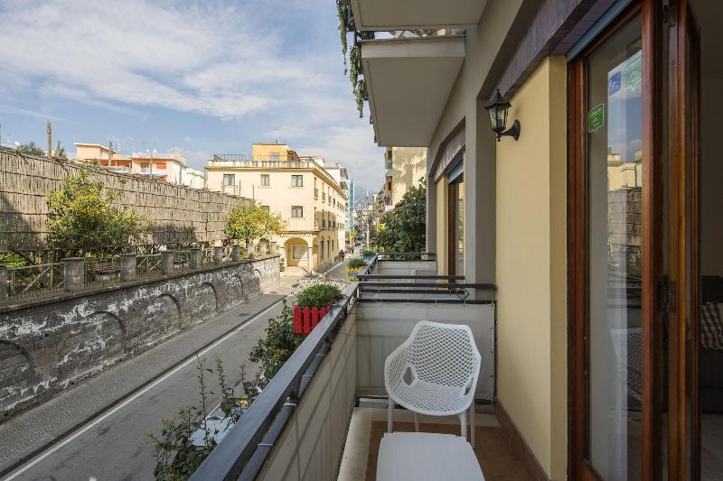Flower Suites Sorrento image