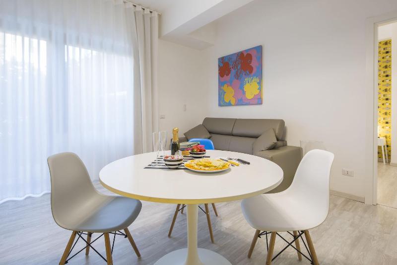 Flower Suites Sorrento image