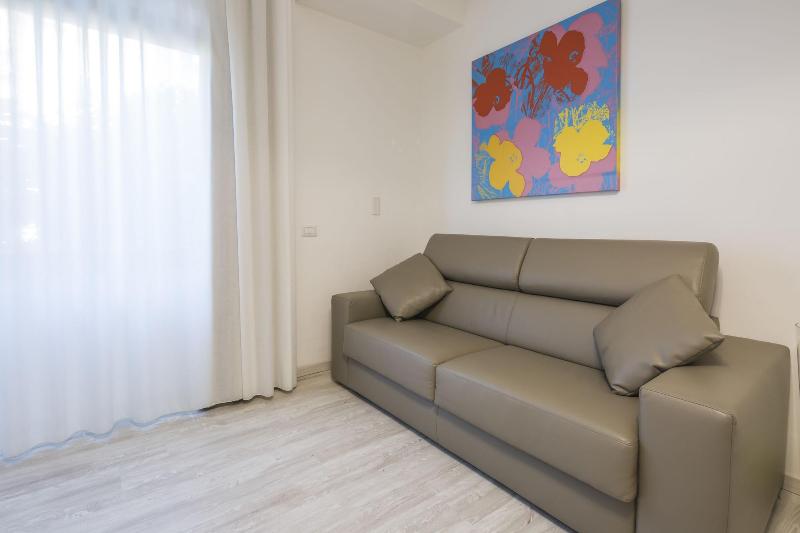 Flower Suites Sorrento image