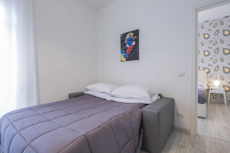 Flower Suites Sorrento image