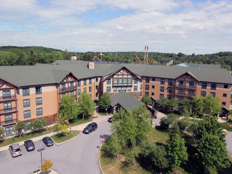 Six Flags Great Escape Lodge and Indoor Waterpar