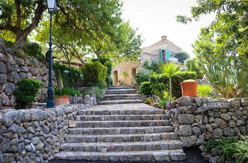Finca Hotel Es Castell image