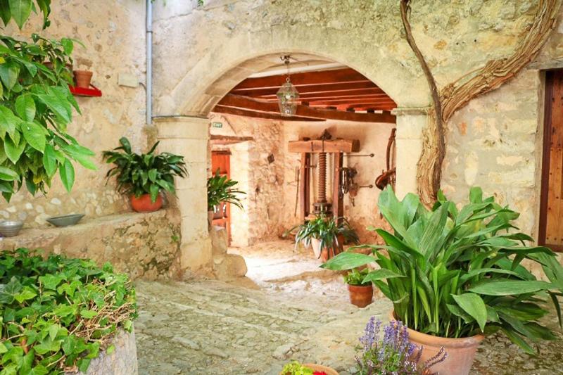 Finca Hotel Es Castell image