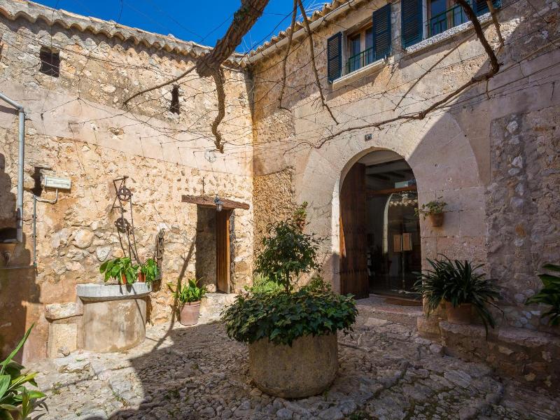 Finca Hotel Es Castell image