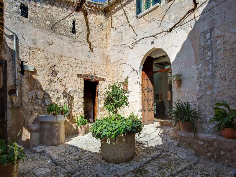 Finca Hotel Es Castell image