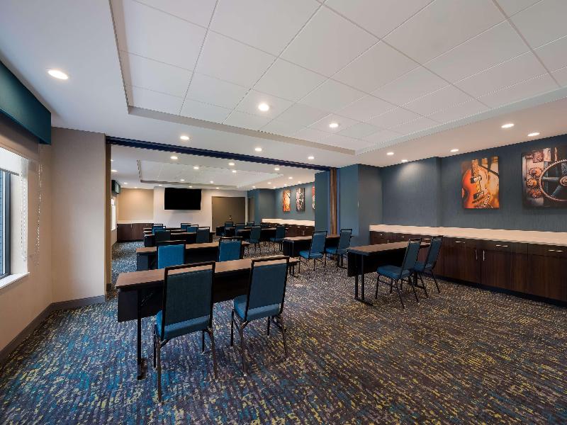 Hampton Inn by Hilton Detroit Southfield image