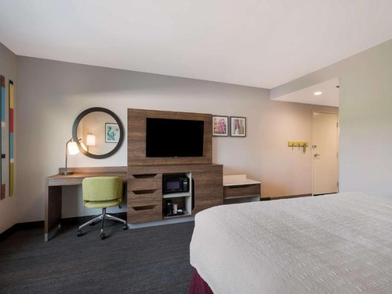 Hampton Inn by Hilton Detroit Southfield image