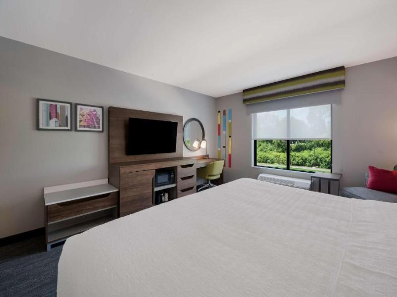 Hampton Inn by Hilton Detroit Southfield image