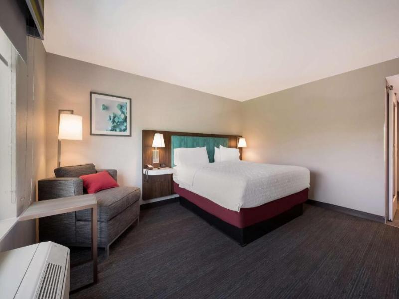 Hampton Inn by Hilton Detroit Southfield image