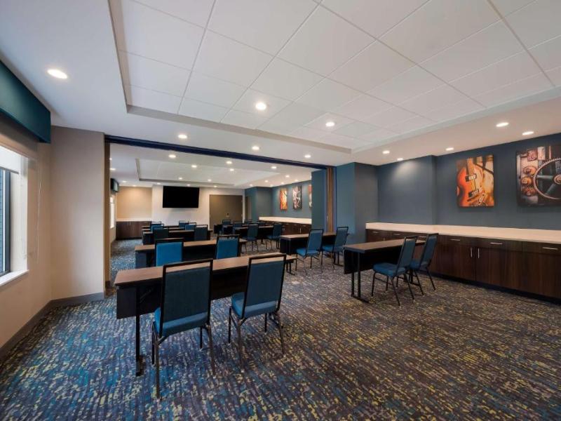 Hampton Inn by Hilton Detroit Southfield image
