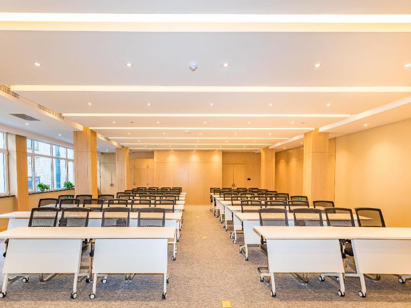 Atour Hotel (Weihai City Hall) image