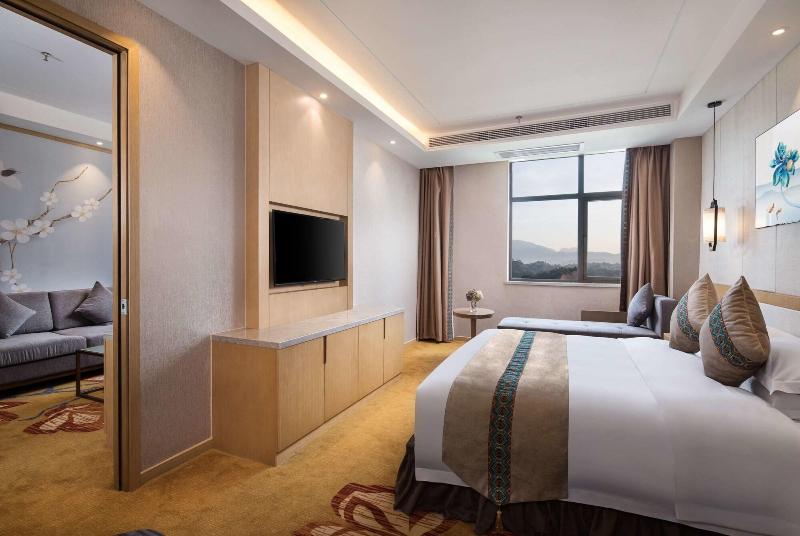 Ramada Plaza by Wyndham Enshi image