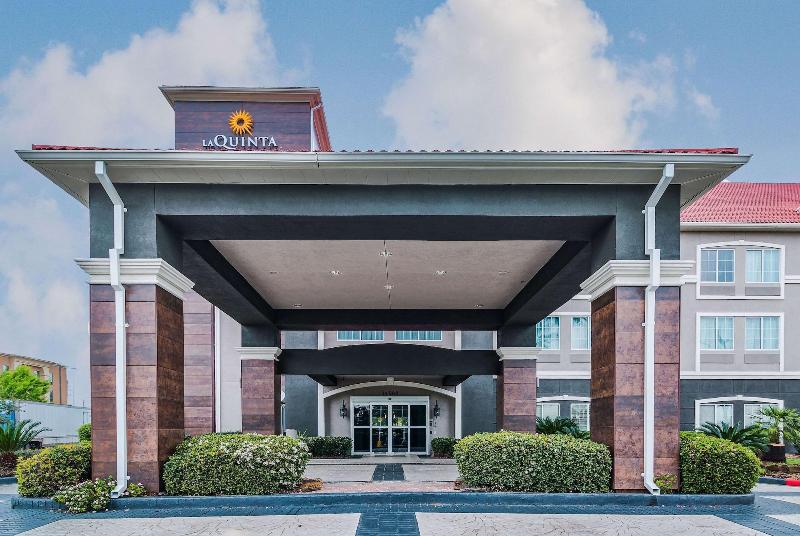 La Quinta Inn Suites By Wyndham Tomball