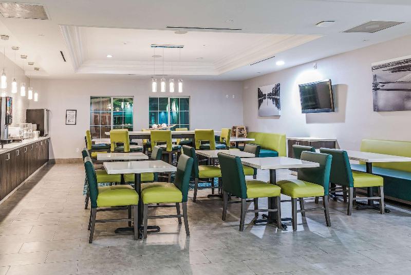 La Quinta Inn Suites By Wyndham Tomball