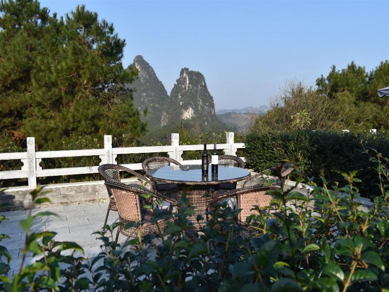 Yangshuo Mountain Top Retreat