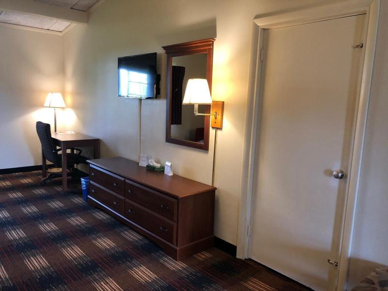 Red Carpet Inn North Syracuse image