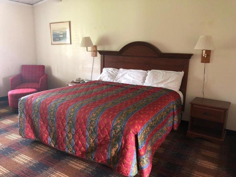 Red Carpet Inn North Syracuse image