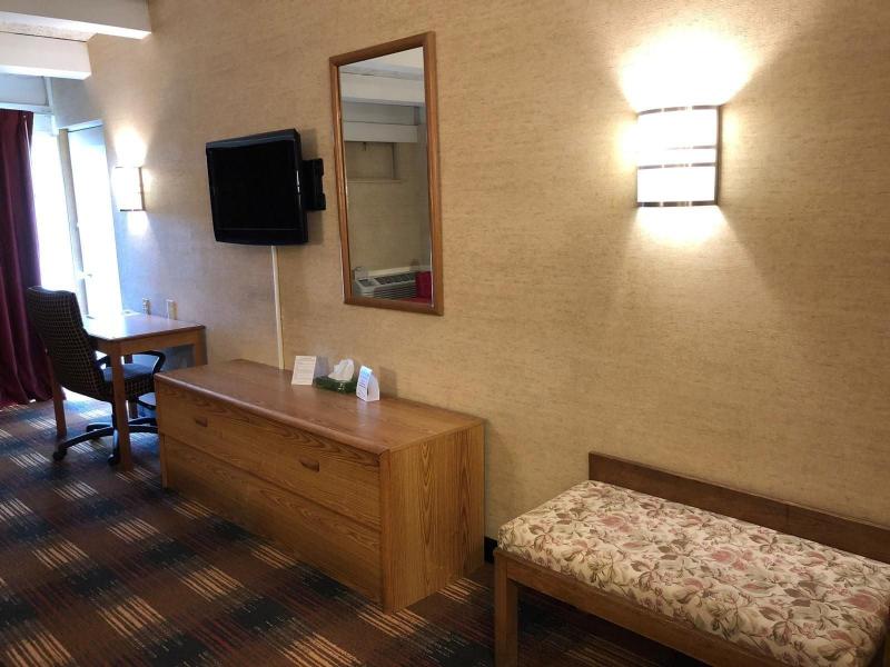 Red Carpet Inn North Syracuse image