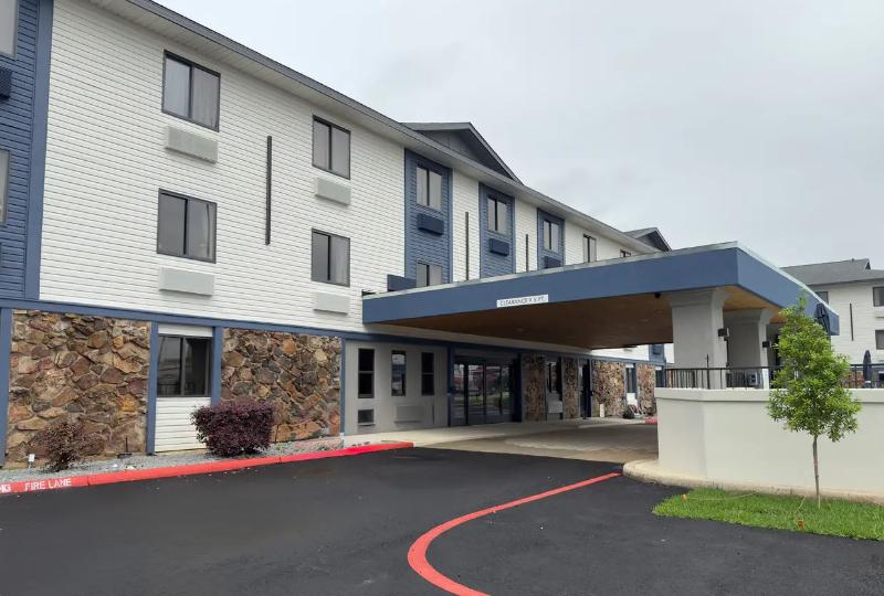 Clarion Pointe Shreveport image