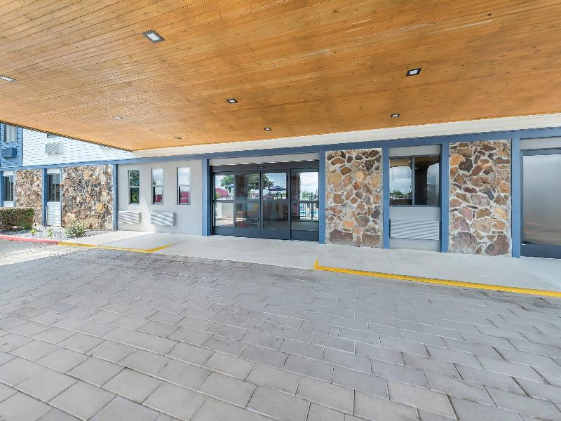 Clarion Pointe Shreveport image