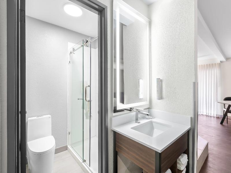 Clarion Pointe Shreveport image
