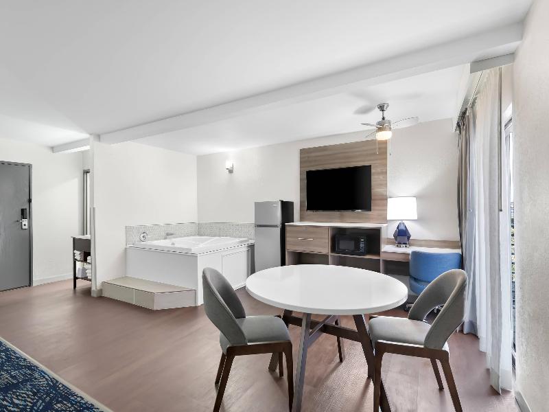 Clarion Pointe Shreveport image
