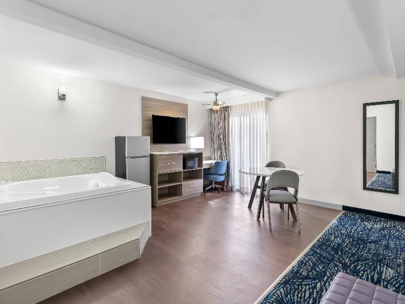 Clarion Pointe Shreveport image