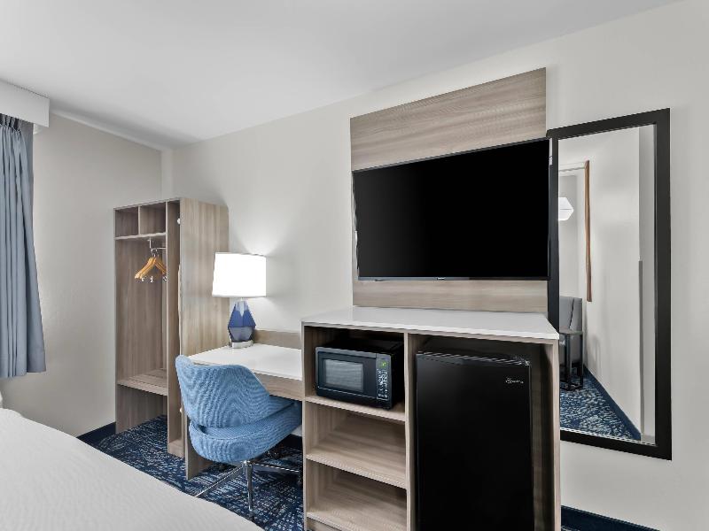 Clarion Pointe Shreveport image