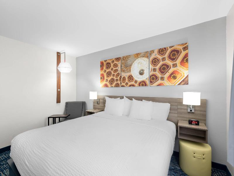 Clarion Pointe Shreveport image