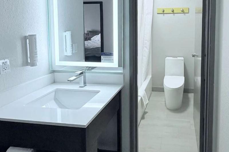 Clarion Pointe Shreveport image