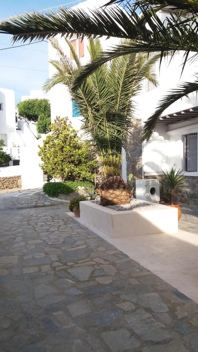 Manos Rooms - Image 5