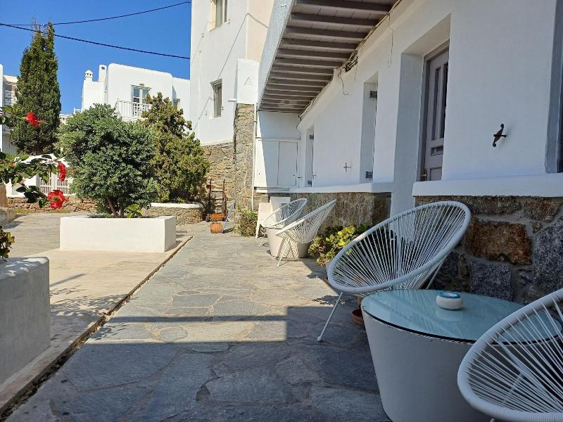 Manos Rooms - Image 8