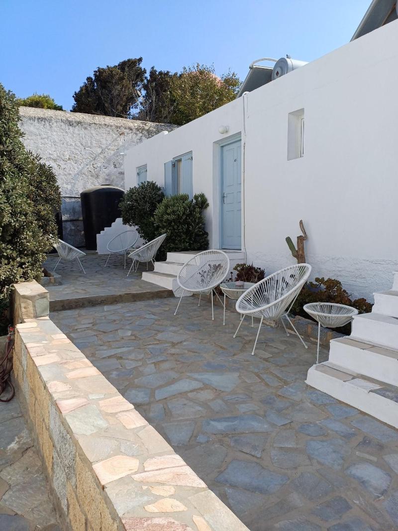 Manos Rooms - Image 9