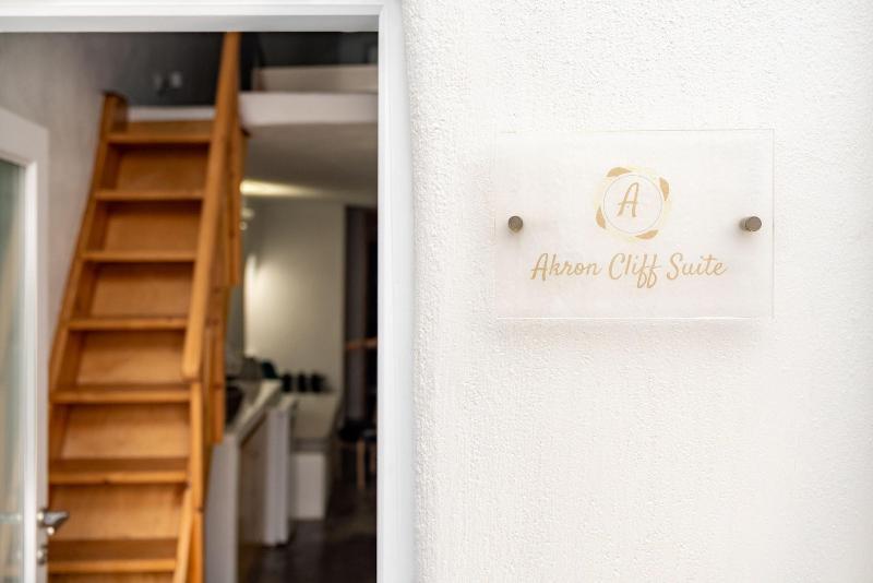Akron Cliff Suite