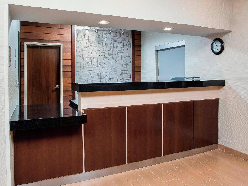 Fairfield Inn Suites Victoria