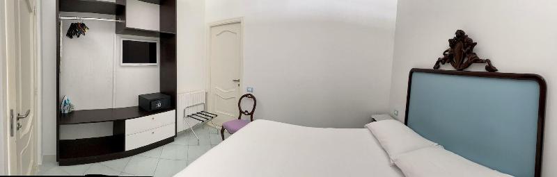 Boutique Hotel Sorrento Flats image