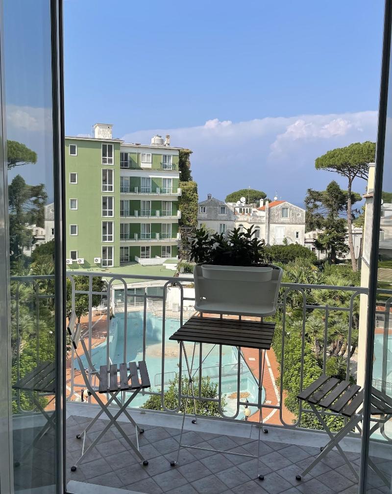 Boutique Hotel Sorrento Flats image