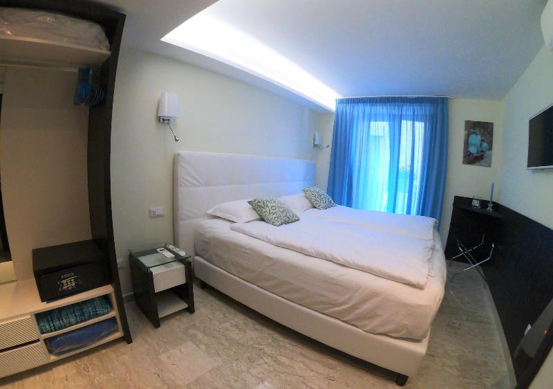 Boutique Hotel Sorrento Flats image
