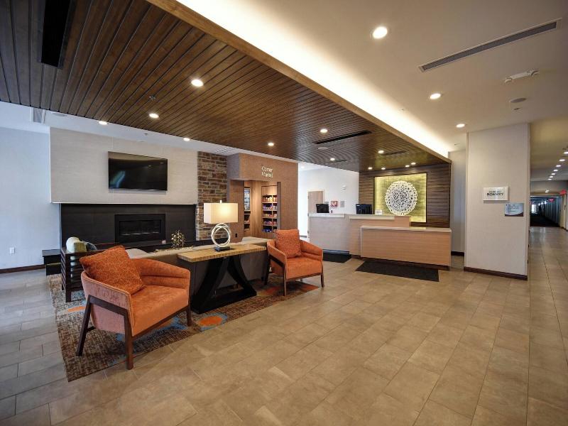 Fairfield Inn Suites By Marriott Milwaukee North image