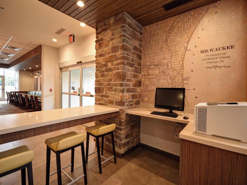 Fairfield Inn Suites By Marriott Milwaukee North image