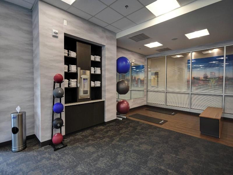 Fairfield Inn Suites By Marriott Milwaukee North image
