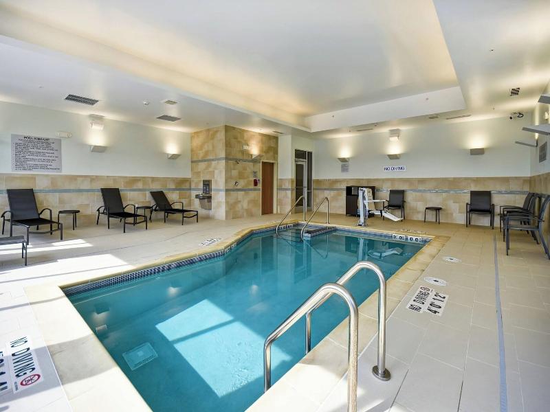 Fairfield Inn Suites By Marriott Milwaukee North image